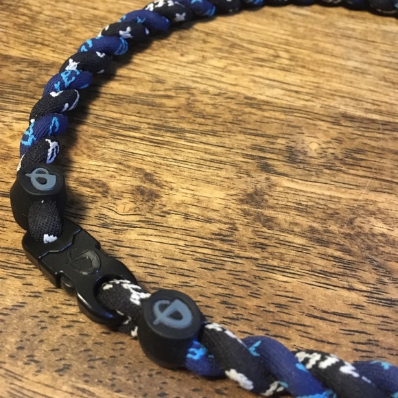 Phiten Tornado🌪 Necklace 18” - Picture 2 of 2